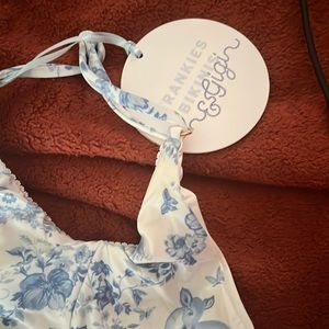 Frankie’s bikinis Scarlett top size medium